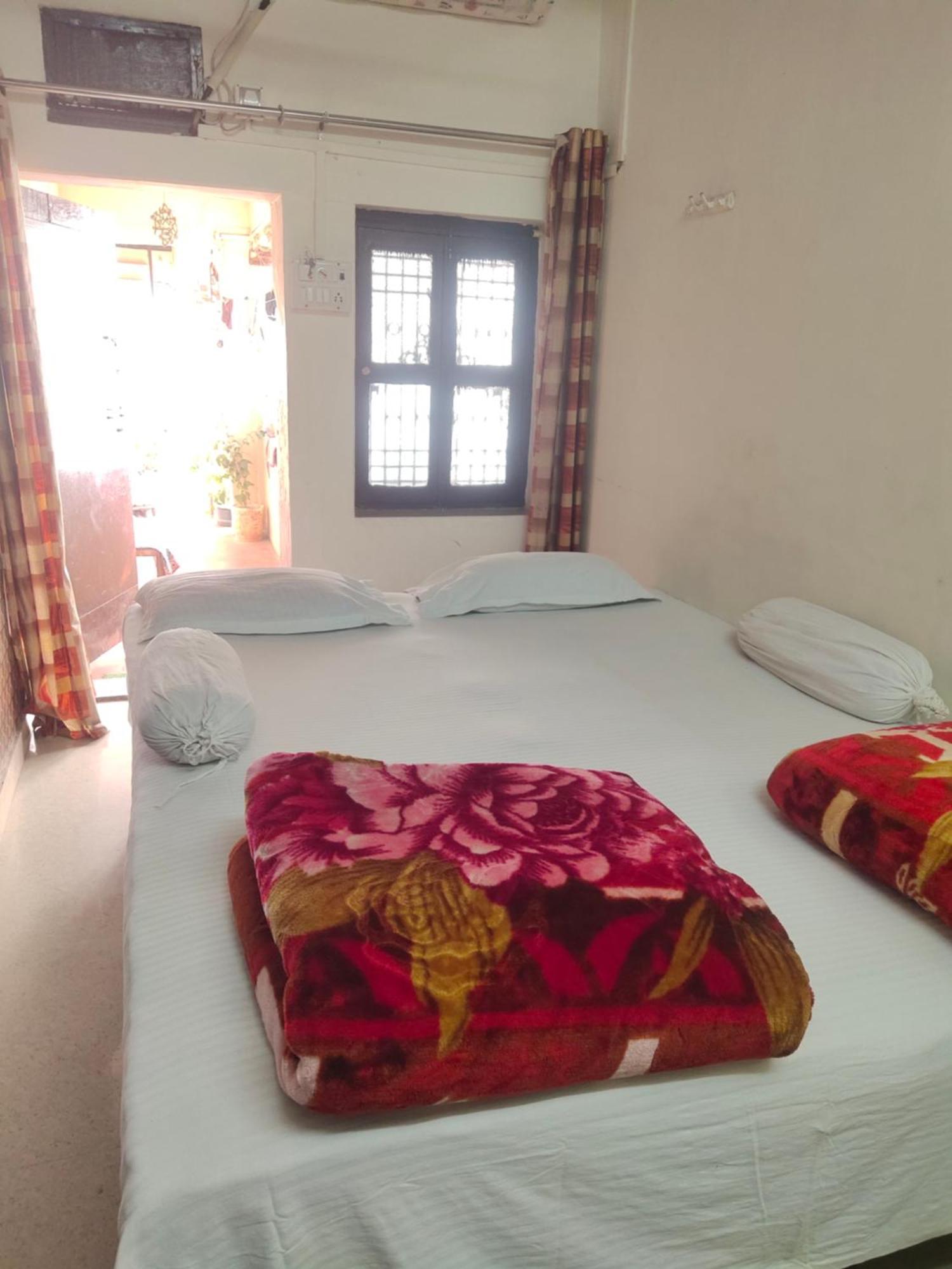 Sunrise Lodge Varanasi Room photo