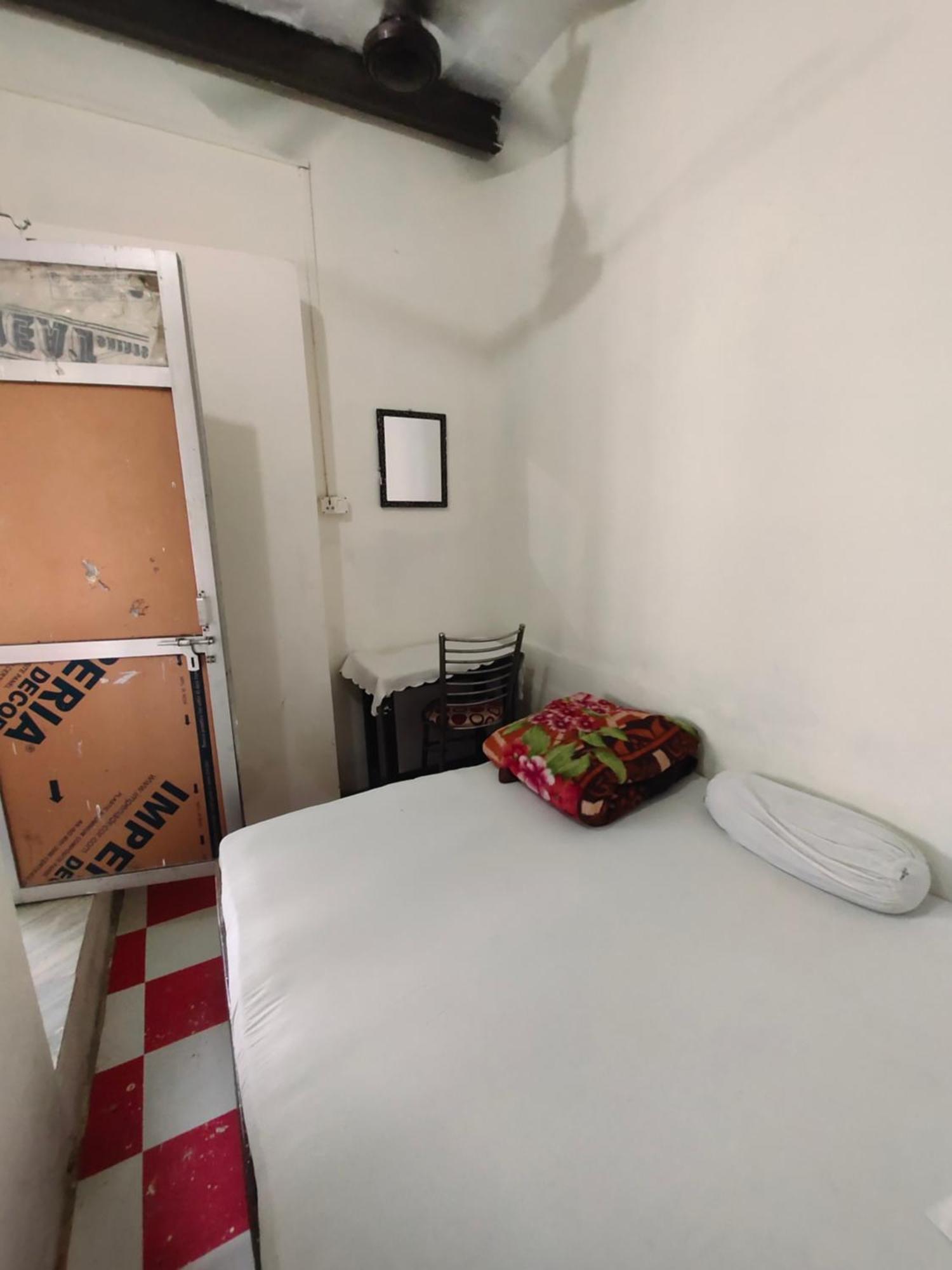 Sunrise Lodge Varanasi Room photo