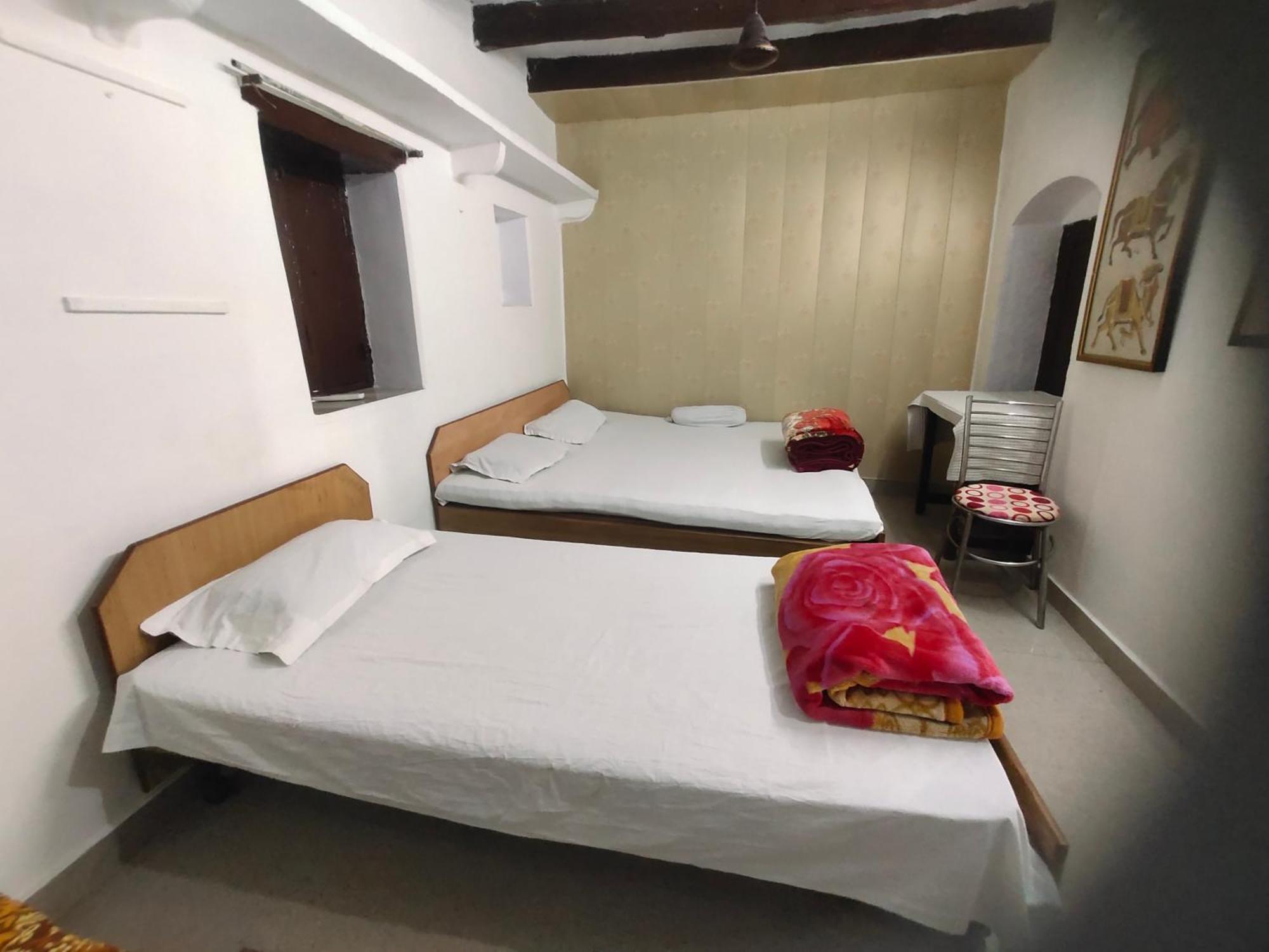 Sunrise Lodge Varanasi Room photo