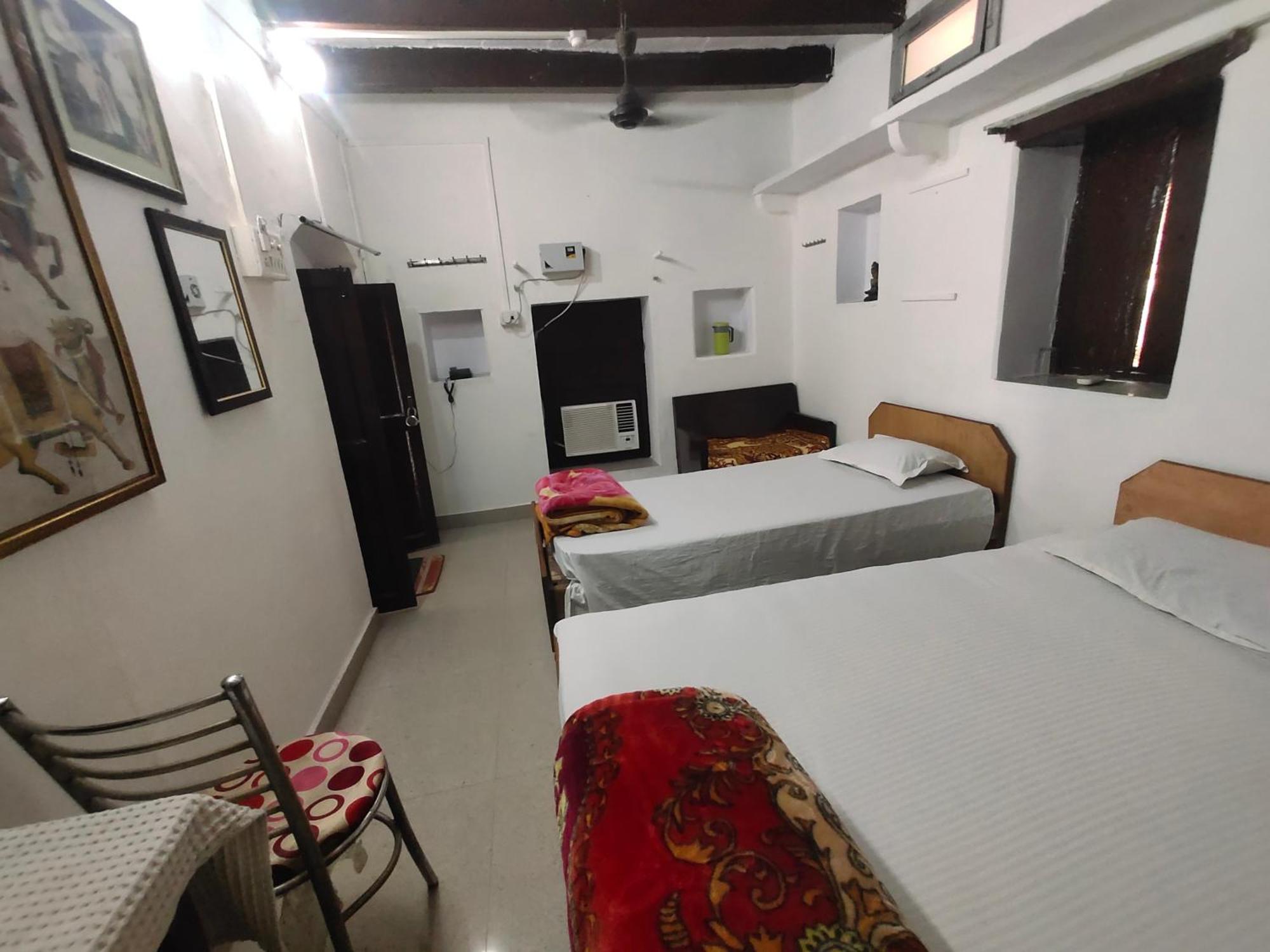 Sunrise Lodge Varanasi Room photo